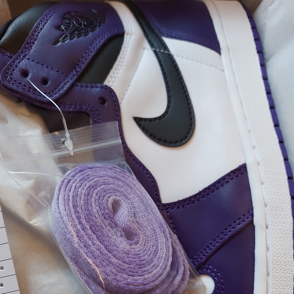 *SOLD* Jordan 1 "Purple Toes" - Picture 2 of 3